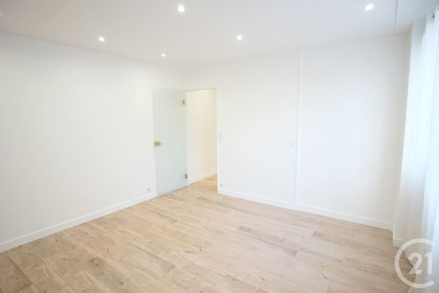 Afficher la photo en grand Appartement F3 à vendre - 3 pièces - 58,12 m2 - Choisy Le Roi - 94 - ILE-DE-FRANCE