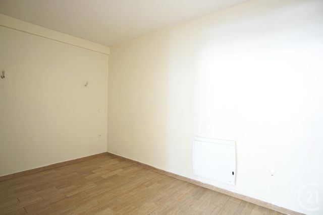 Afficher la photo en grand Appartement F1 à vendre - 2 pièces - 26,81 m2 - Villeneuve Le Roi - 94 - ILE-DE-FRANCE