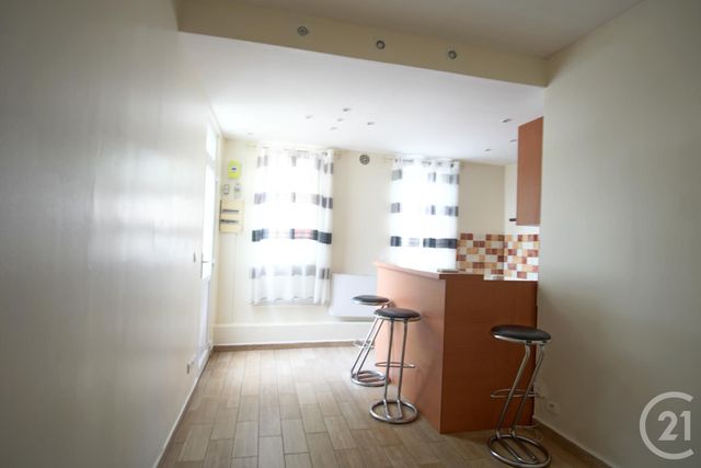 Afficher la photo en grand Appartement F1 à vendre - 2 pièces - 26,81 m2 - Villeneuve Le Roi - 94 - ILE-DE-FRANCE