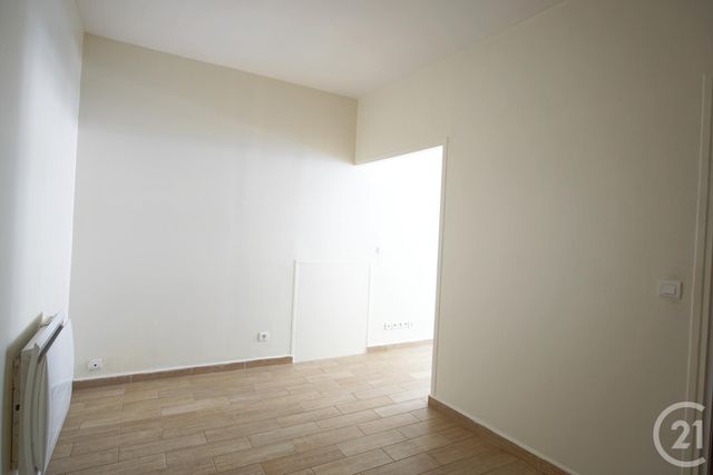 Afficher la photo en grand Appartement F1 à vendre - 2 pièces - 26,81 m2 - Villeneuve Le Roi - 94 - ILE-DE-FRANCE