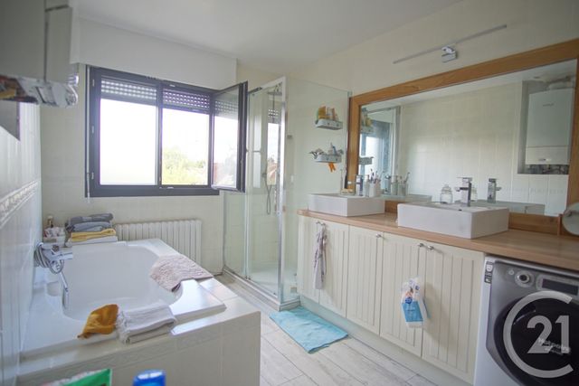 Afficher la photo en grand Appartement F4 à louer - 4 pièces - 112,22 m2 - Choisy Le Roi - 94 - ILE-DE-FRANCE