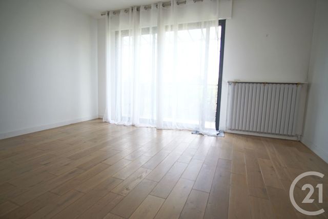 Afficher la photo en grand Appartement F4 à louer - 4 pièces - 112,22 m2 - Choisy Le Roi - 94 - ILE-DE-FRANCE