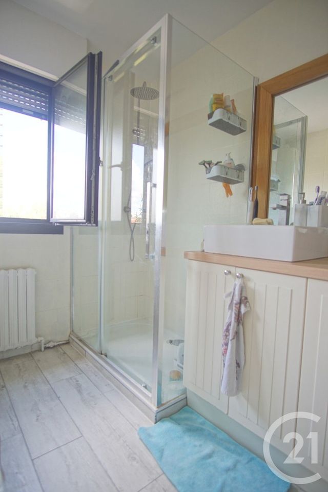 Afficher la photo en grand Appartement F4 à louer - 4 pièces - 112,22 m2 - Choisy Le Roi - 94 - ILE-DE-FRANCE