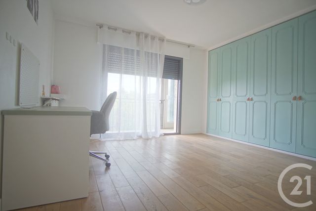 Afficher la photo en grand Appartement F4 à louer - 4 pièces - 112,22 m2 - Choisy Le Roi - 94 - ILE-DE-FRANCE