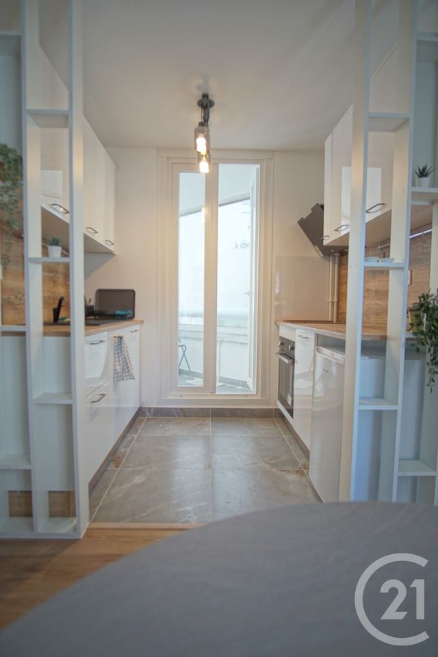 Afficher la photo en grand Appartement F2 à louer - 2 pièces - 45 m2 - Creteil - 94 - ILE-DE-FRANCE