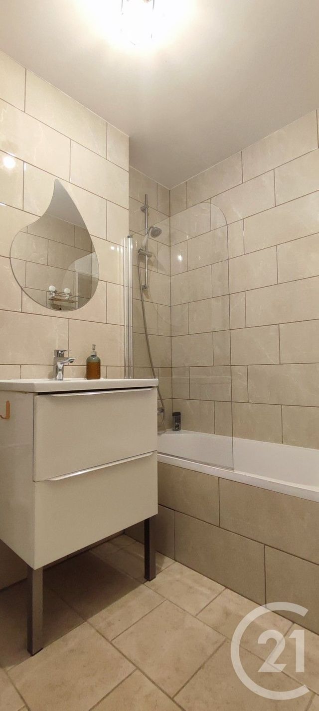 Afficher la photo en grand Appartement F3 à louer - 3 pièces - 64,62 m2 - Creteil - 94 - ILE-DE-FRANCE