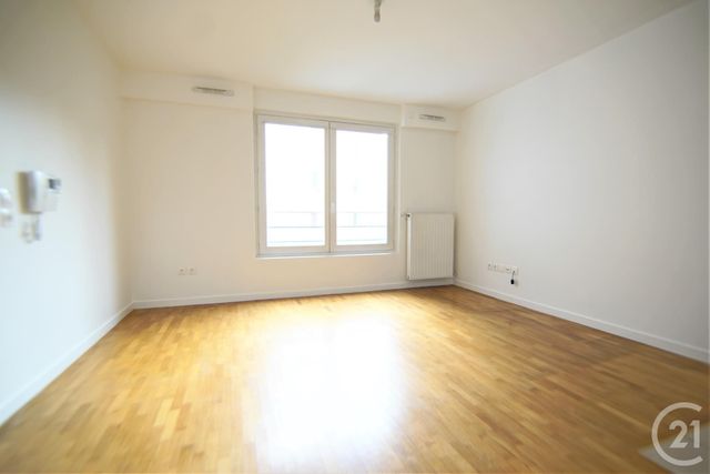 Afficher la photo en grand Appartement F1 à louer - 1 pièce - 24,87 m2 - Thiais - 94 - ILE-DE-FRANCE