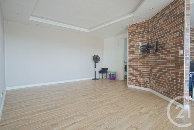 Afficher la photo en grand Appartement F3 à louer - 3 pièces - 73,87 m2 - Choisy Le Roi - 94 - ILE-DE-FRANCE